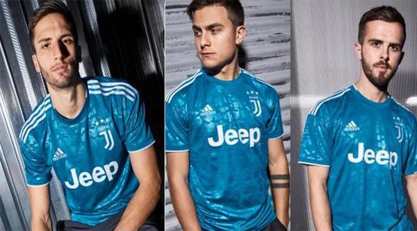 Dybala con la terza maglia della Juve: è delirio social
