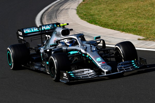 Villeneuve: "La Mercedes deve confermare Bottas"