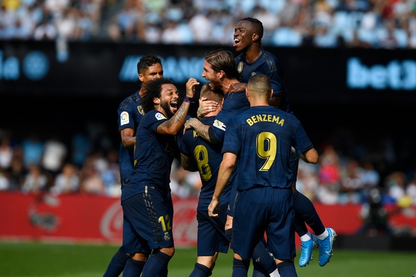 Liga, il Real Madrid parte forte: 3-1 al Celta Vigo. Finale thriller a Valencia