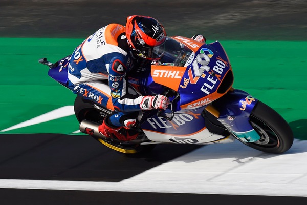 Moto2: Fernandez vince a Silverstone, fuori Alex Marquez