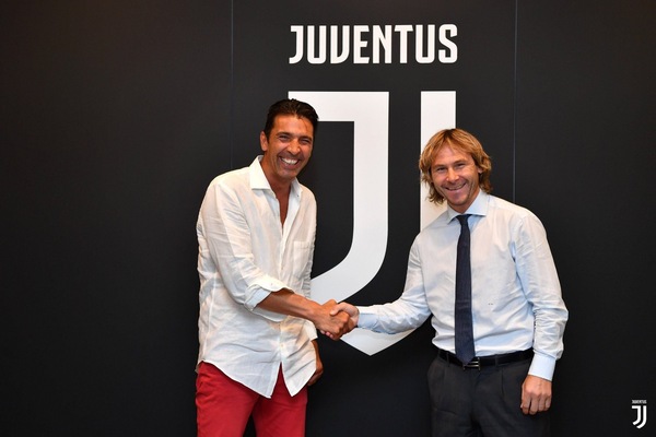 La Juve ricorda l'esordio di Buffon e Nedved di 18 anni fa