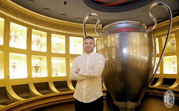 Milan, Boban: "Rebic? Sa fare diversi ruoli, felici che sia con noi"