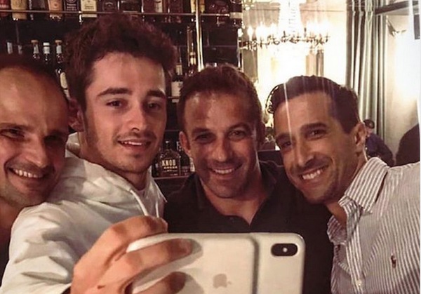 Leclerc, un selfie a cena con Del Piero. E parlando italiano ha fatto innamorare il Paese