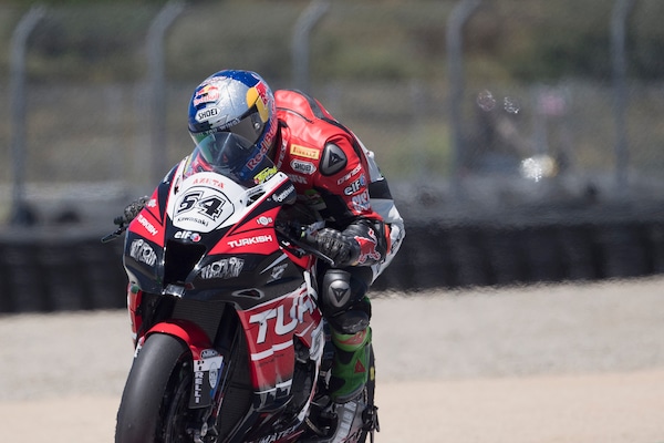SuperBike: in Francia Razgatlioglu vince in rimonta