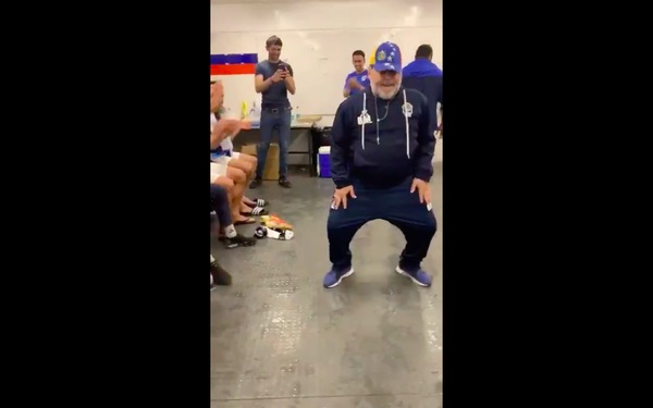 Maradona show: ecco il balletto per festeggiare il primo successo del suo Gimnasia