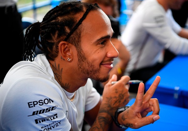 Hamilton: "Il motore della Ferrari ha una potenza incredibile"