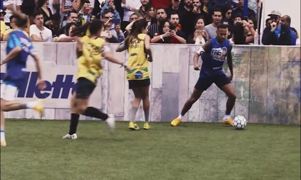 Stop per Neymar, starà fuori per un mese