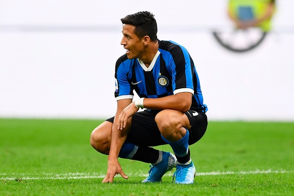 Inter, brutte notizie per Sanchez: lussazione del tendine della caviglia