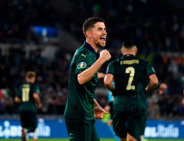 Jorginho, i tifosi del Chelsea lo vogliono rigorista: "È benedetto dal Papa"