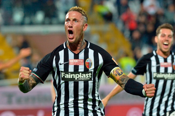 L'Ascoli torna a vincere: 2-1 all'Entella, decide Ardemagni