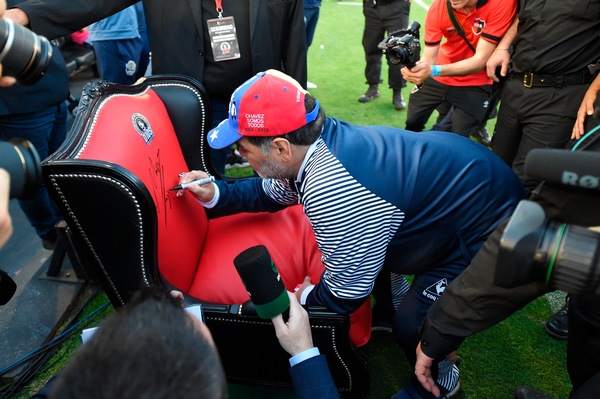 Newell's, un trono per Maradona: D10S torna a Rosario e vince col Gimnasia