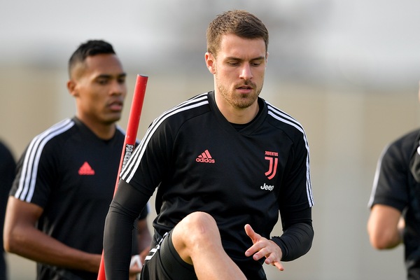 Juve, i convocati per il Genoa: ok Douglas Costa e Ramsey