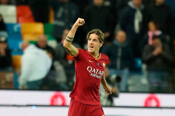 Roma irresistibile: 4-0 all'Udinese nonostante l'espulsione di Fazio
