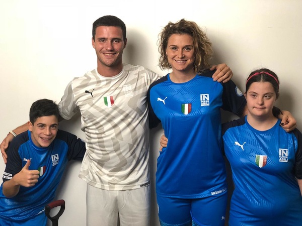 Insuperabili, le nuove divise presentate da Buffon, Girelli e Chiellini