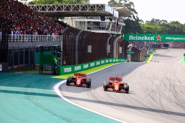 Ross Brawn: "La Ferrari deve risolvere i problemi interni"