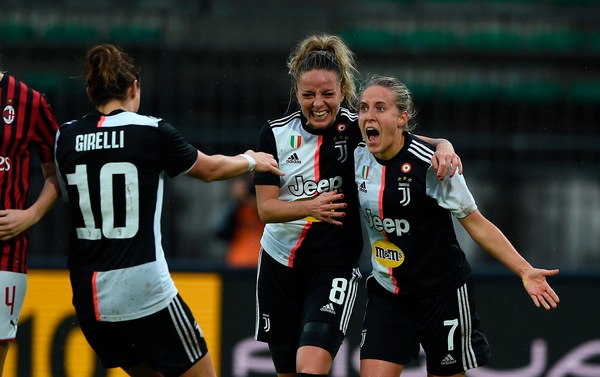 Calcio femminile: le giocatrici diventano professioniste, svolta in Italia