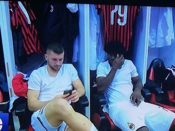 Milan, la foto di Kessie e Rebic al cellulare fa arrabbiare i tifosi