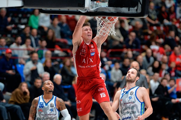Serie A: Milano piega Sassari, vincono Fortitudo Bologna, Venezia e Brindisi