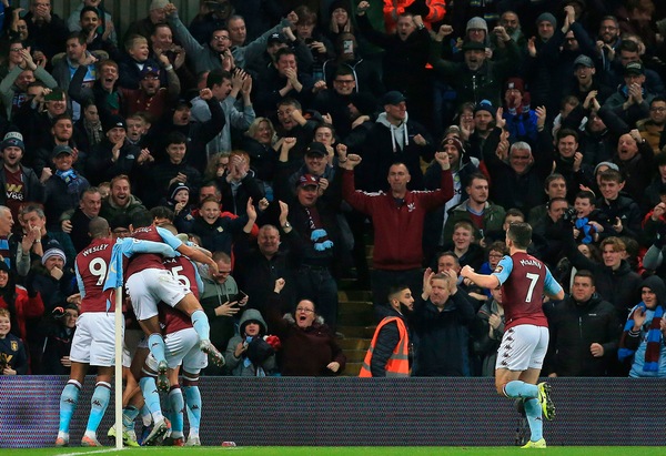 Premier League, il monday night è dell'Aston Villa