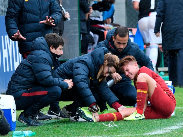 Roma, che guaio: distorsione al ginocchio per Manuela Giugliano