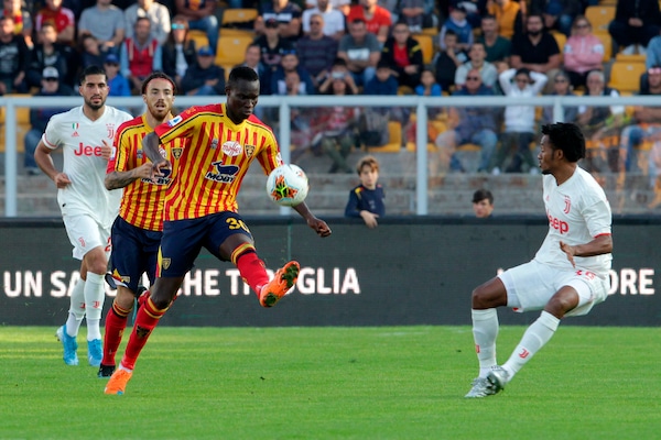 Lecce, seduta in gruppo per Babacar