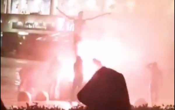 Ibrahimovic, tifosi del Malmoe delusi: a fuoco la sua statua. Il video