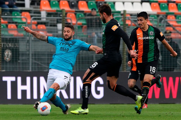 Il Venezia si arrende al Benevento. Crotone-Cittadella termina 1-1, poker del Frosinone