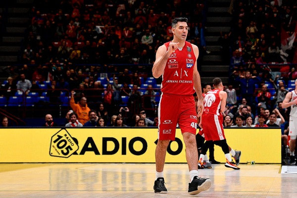 Serie A, cade la capolista Virtus Bologna. Vincono Milano e Sassari