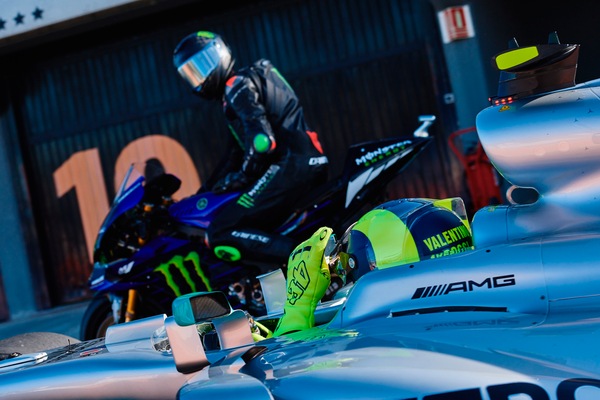 Rossi-Hamilton: che show a Valencia, ecco le immagini!