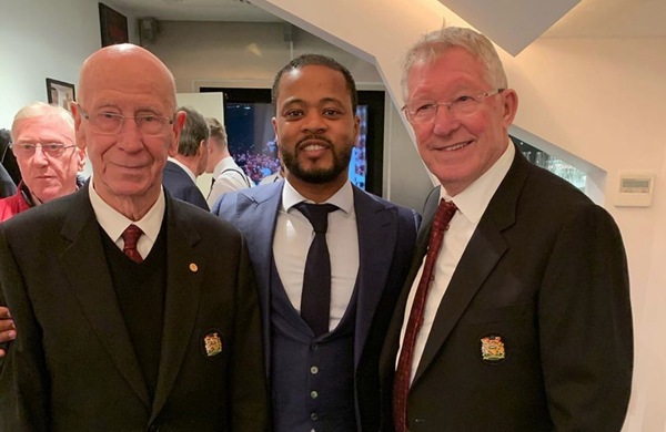 Evra con Charlton e Ferguson: la foto che sa di leggenda