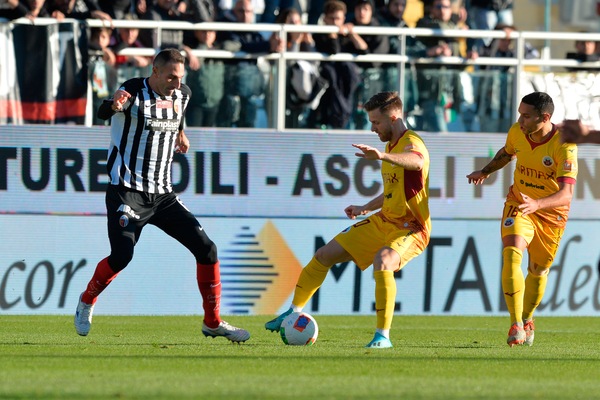 Cade il Cittadella, il Frosinone è secondo. Vince l'Entella, pareggia il Venezia