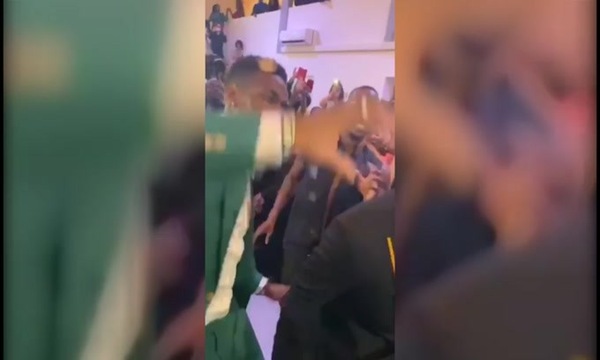 Al matrimonio del fratello danza sfrenata per Pogba