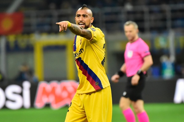 Barcellona-Real Madrid, Vidal in panchina: lascia la rifinitura