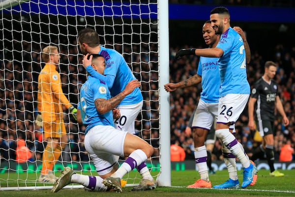 Everton-Arsenal 0-0 sotto gli occhi di Ancelotti e Arteta. Il City batte il Leicester