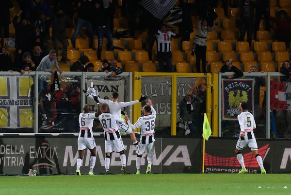 Lecce-Udinese 0-1: decide una magia di De Paul all'88'