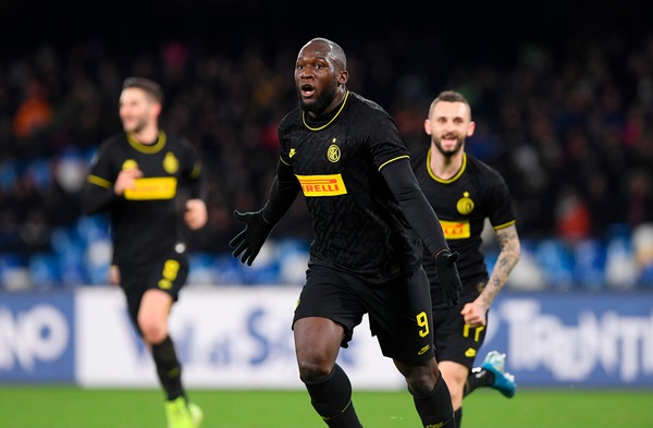 Napoli-Inter 1-3: doppietta di Lukaku, Conte aggancia la Juve