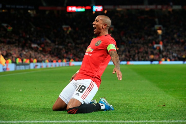 Inter, a sinistra c'è Young. Da Gabigol al Flamengo i soldi per Vidal
