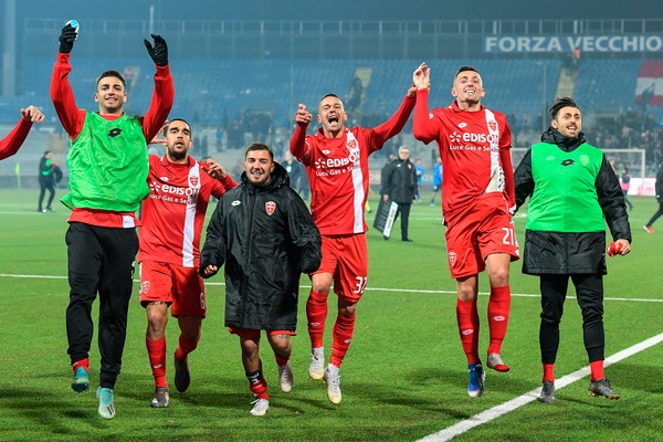 Monza rullo compressore, 3-0 esterno al Novara. Pontedera-Renate 2-1