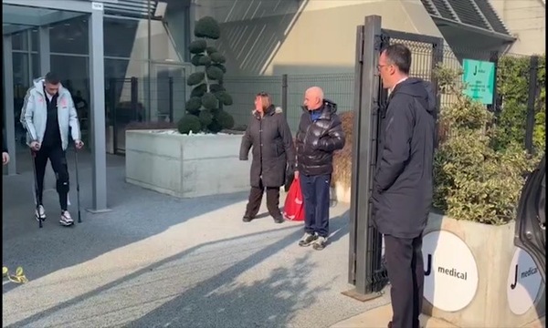 Juve, Demiral esce dal J Medical con le stampelle