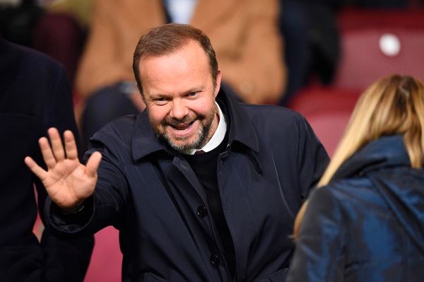 Manchester United: tifosi furiosi, fumogeni contro la villa del vicepresidente