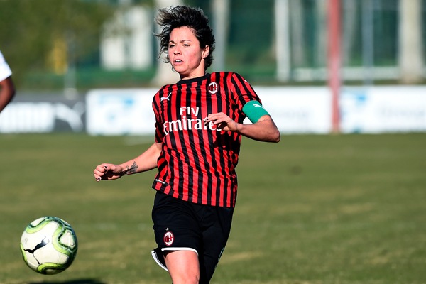 Il Milan vince il recupero con la Pink Bari ed è secondo, ma la Juve resta a +8