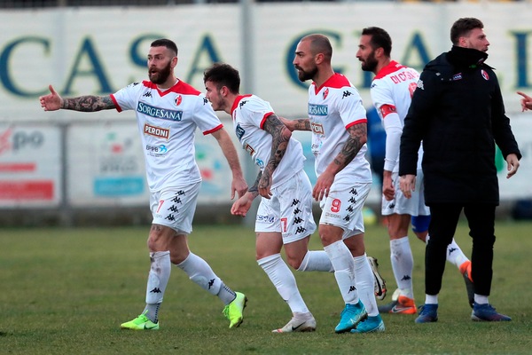Bari, Neglia alla Fermana in prestito: è ufficiale