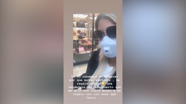 Coronavirus: Wanda Nara a Fiumicino con la mascherina