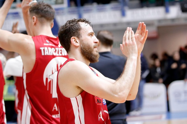Milano espugna Brindisi 77-74, la Virtus Bologna stende Pesaro