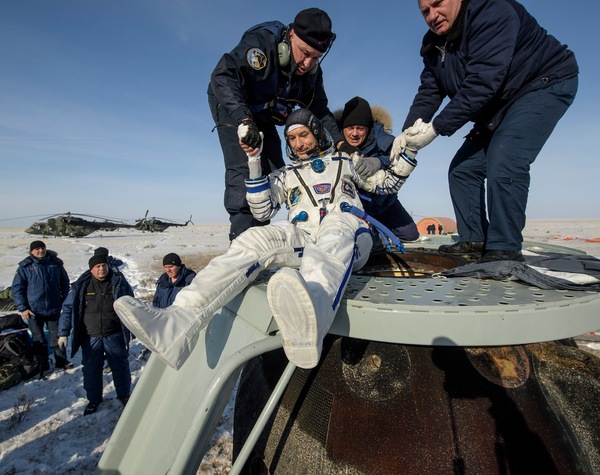 Luca Parmitano lascia lo spazio e torna sulla Terra