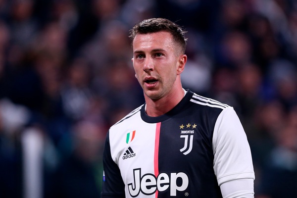 Juve, senti Bernardeschi: "Avrei voluto giocare con Boniperti, Baggio e Zidane"