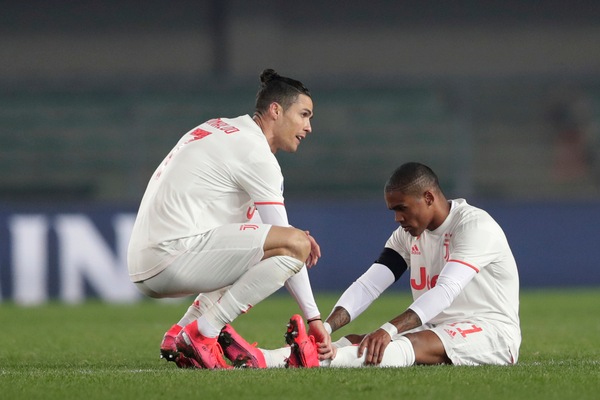 Douglas Costa, lesione di basso grado: il comunicato della Juve e i tempi di recupero