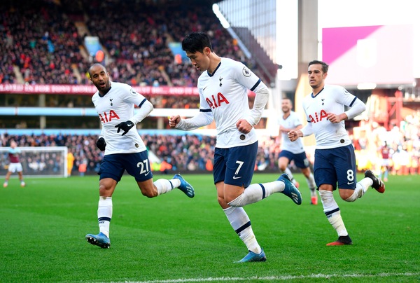 Son all'ultimo respiro: festeggia il Tottenham di Mourinho. L'Arsenal cala il poker