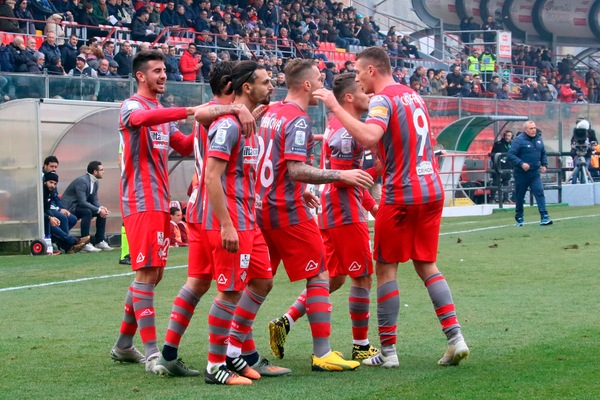 Cremonese, 5-0 al Trapani con Palombi e Gaetano. Frosinone-Perugia 1-0