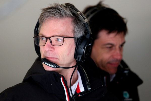 Mercedes, Alisson precisa: "Il volante mobile? È legale"